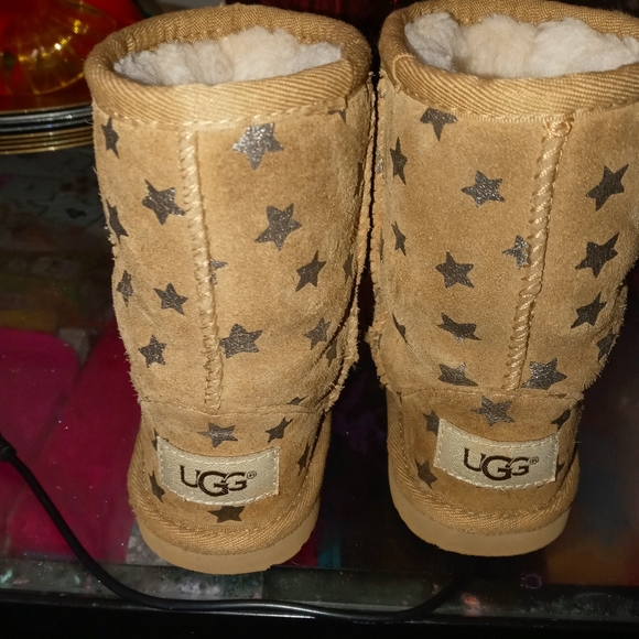 Toddler size uggs - Picture 4 of 6
